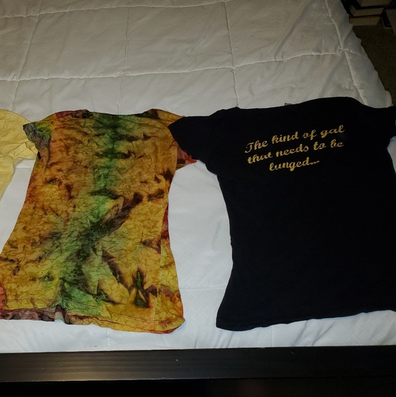 Horse Print Fitted T. Black with gold. - Picture 2 of 2